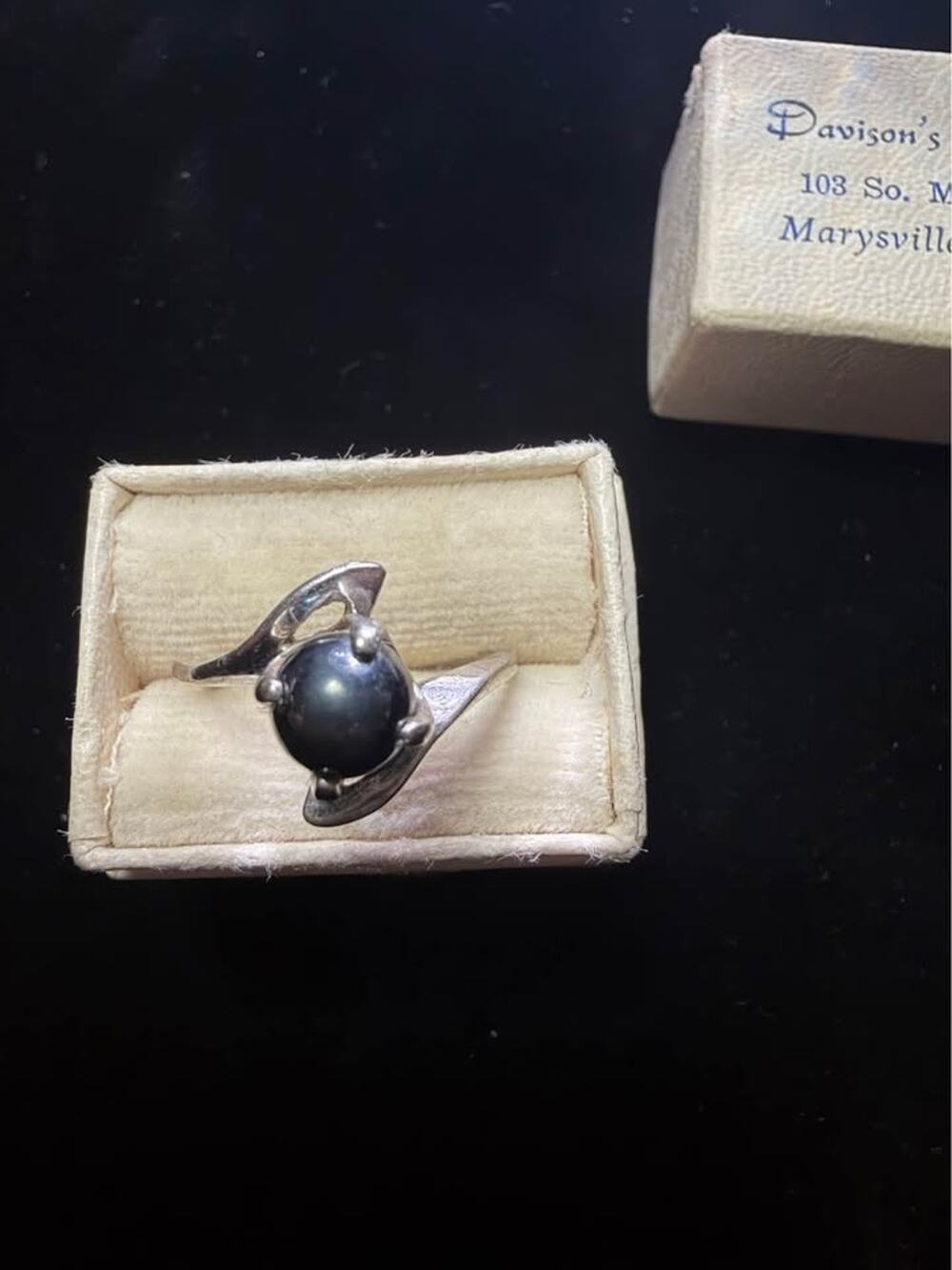 10k White Gold Dainty Ring with Hematite Bead – Size 5.75 (2.07g)